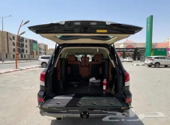 لكزس LX 570 Sport ممشى قليل 4