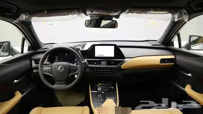 لكزس UX300h اسود 2024 7