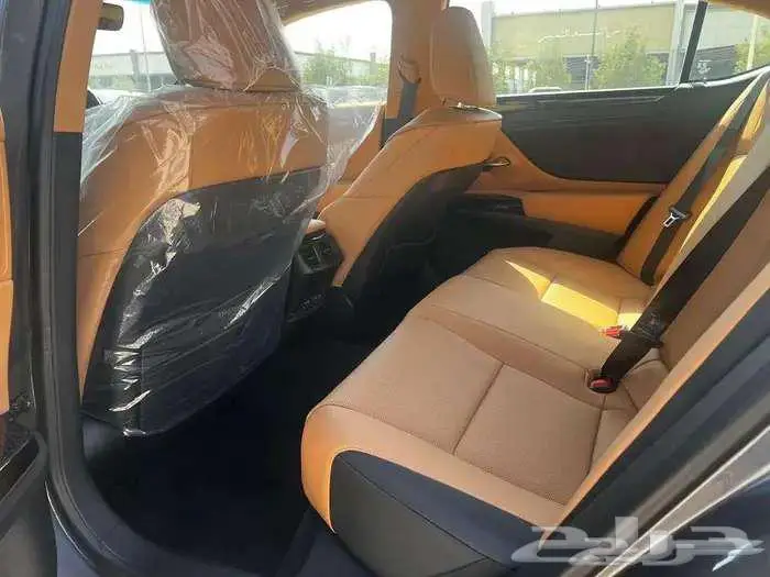 لكزس ES250 AA بنزين رمادي 2025 4