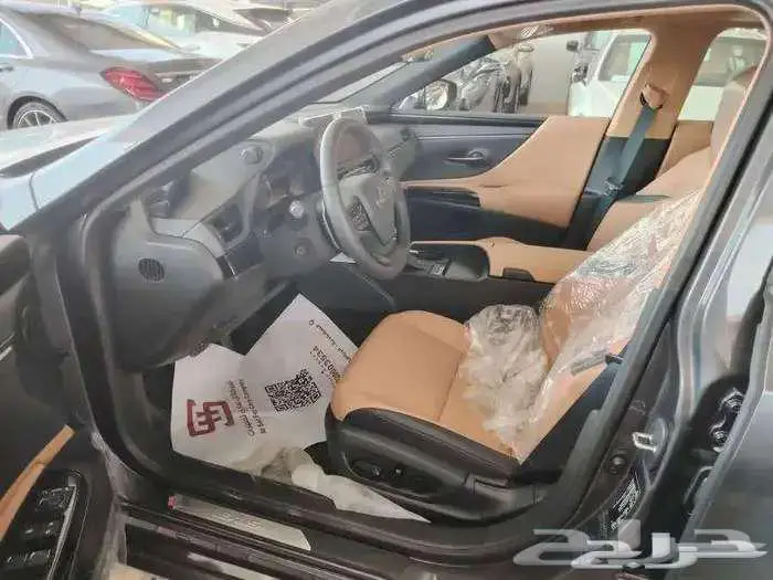 لكزس ES250 AA بنزين رمادي 2025 6