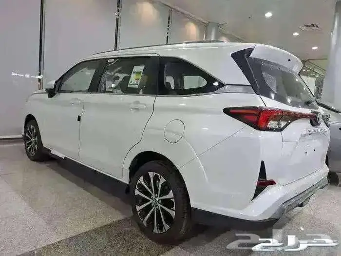 تويوتا فيلوز GLX 2025 2