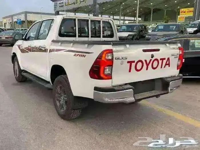 تويوتا هايلوكس غمارتين فل كامل بنزين توماتيك 2025 بريمي 4