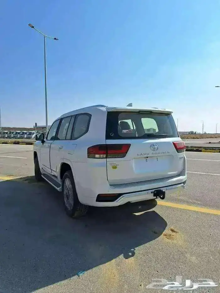 لاندكروزر GXR 4 بنزين 2025 سعودي 0
