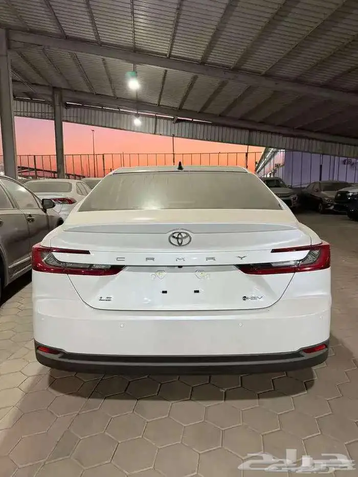تويوتا كامري LE هايبرد 2025 4