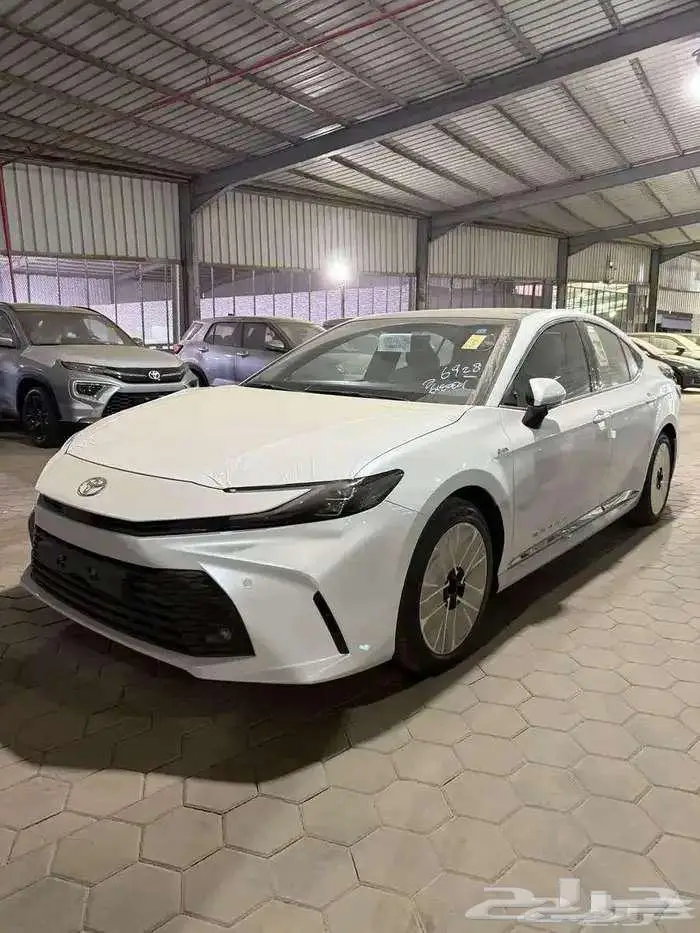 تويوتا كامري LE هايبرد 2025 1