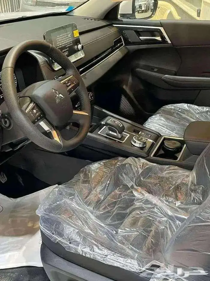 ميتسوبيشي اوتلاندر 4 4 نص فل 7 راكب 2025 14