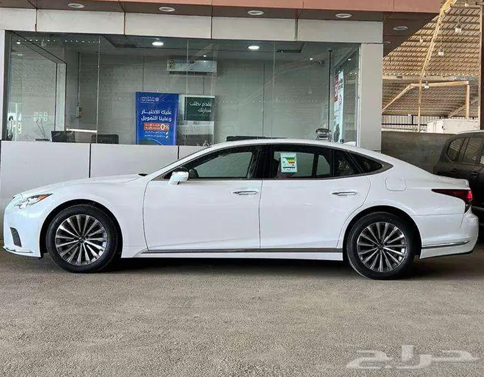 لكزس LS 350 فئة AA خليجي 2025 متوفر لدى الفريدي 1