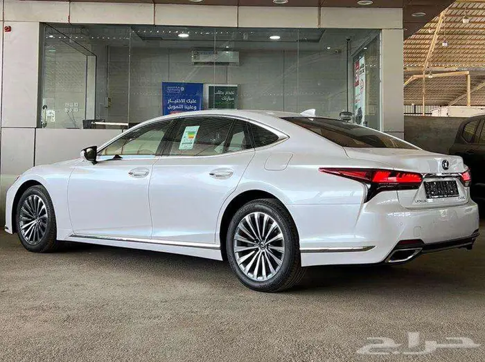 لكزس LS 350 فئة AA خليجي 2025 متوفر لدى الفريدي 2