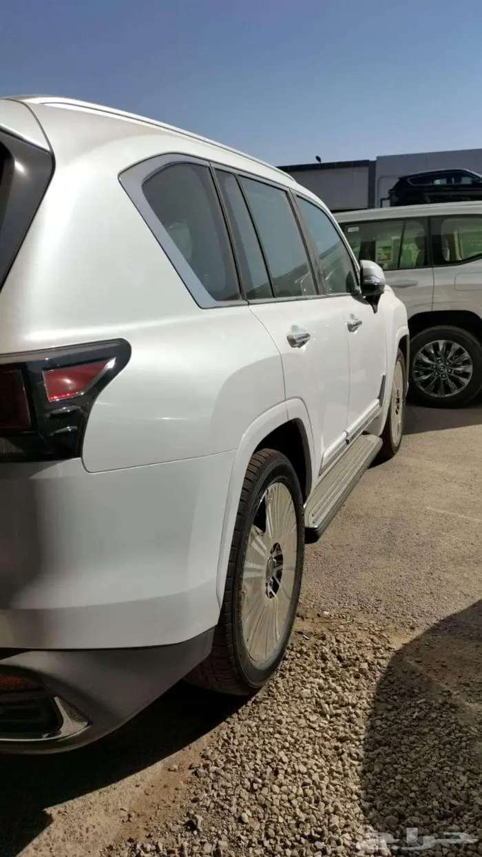 لكزس LX600 BB ابيض داخل جملي 2025 1