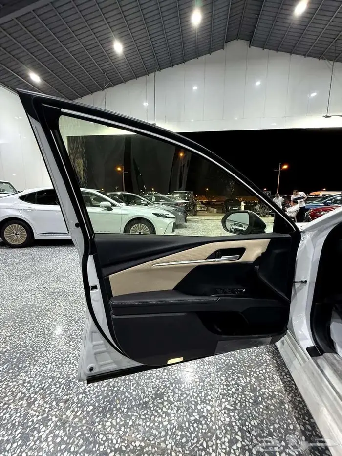 كامري LE هايبرد موديل 2025 بانوراما 9