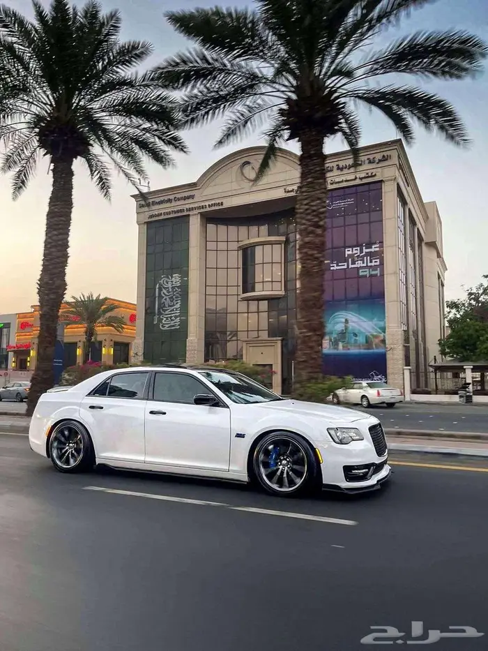 للبيع كرايسلر 2015 .5.7 بدي كت SRT 15