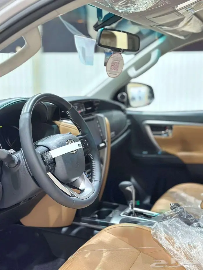 تويوتا فور تشنر - VX3 _ 2025 ابيض - فضي 8