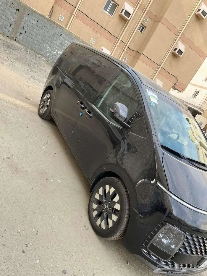 للبيع ستاريا 2022 2
