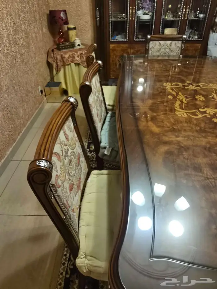 طاولة سفره فخمه وفاخره 0