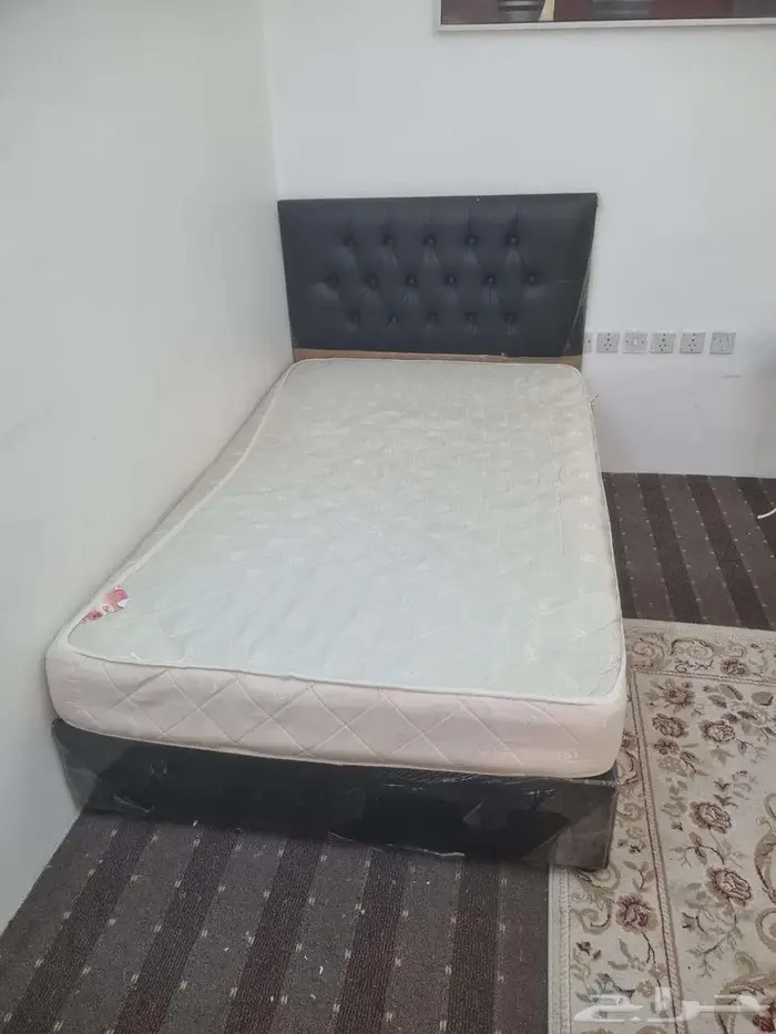 للبيع سرير نفر ونص مع المرتبه مقاس 200X120 ومجلس 11 شخص 0