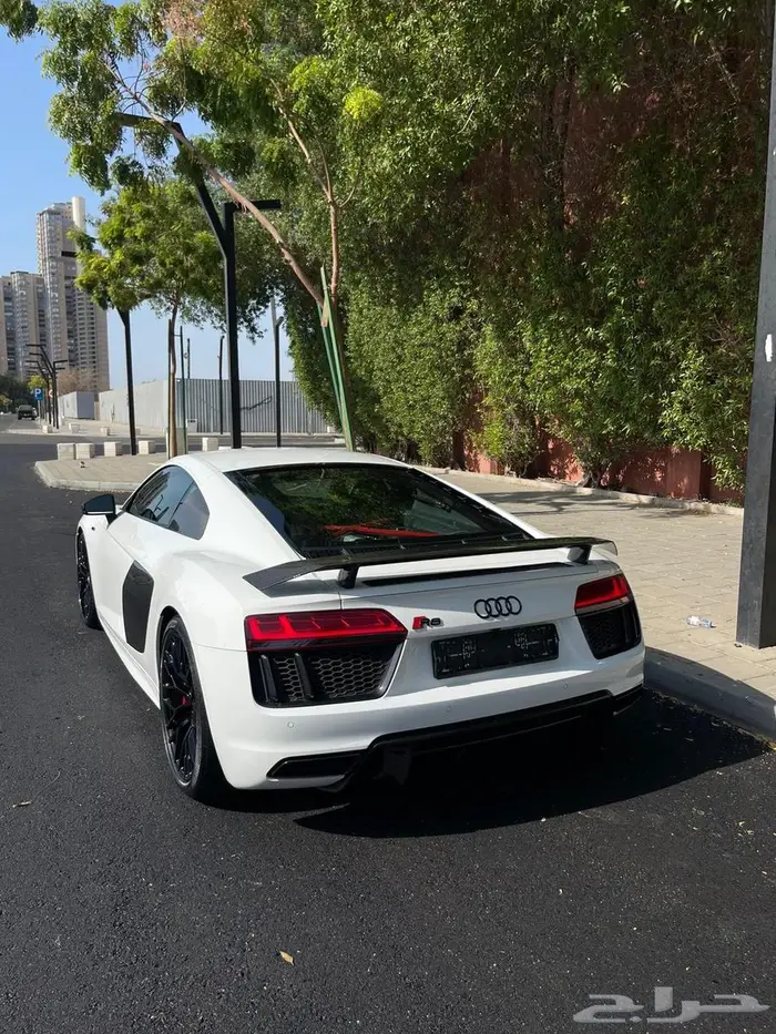 للبيع اودي r8 10