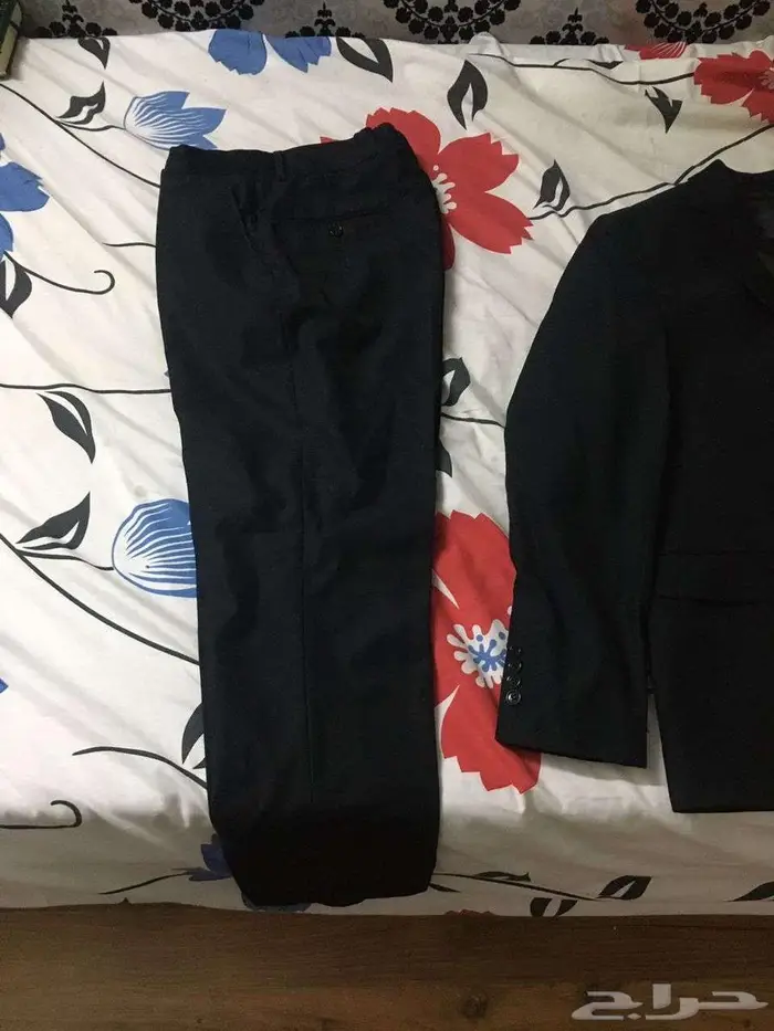 بدلة سوداء مقاس وسط 0