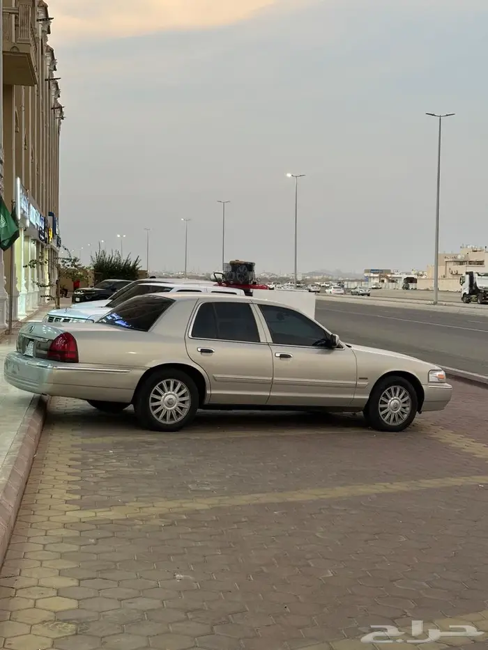فورد قراند ماركيز 2009 LS امريكي 13