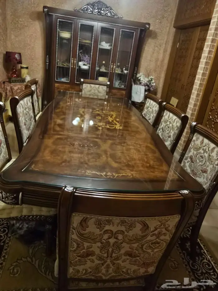 طاولة طعام مع دولابها فخمه وفاخره 5