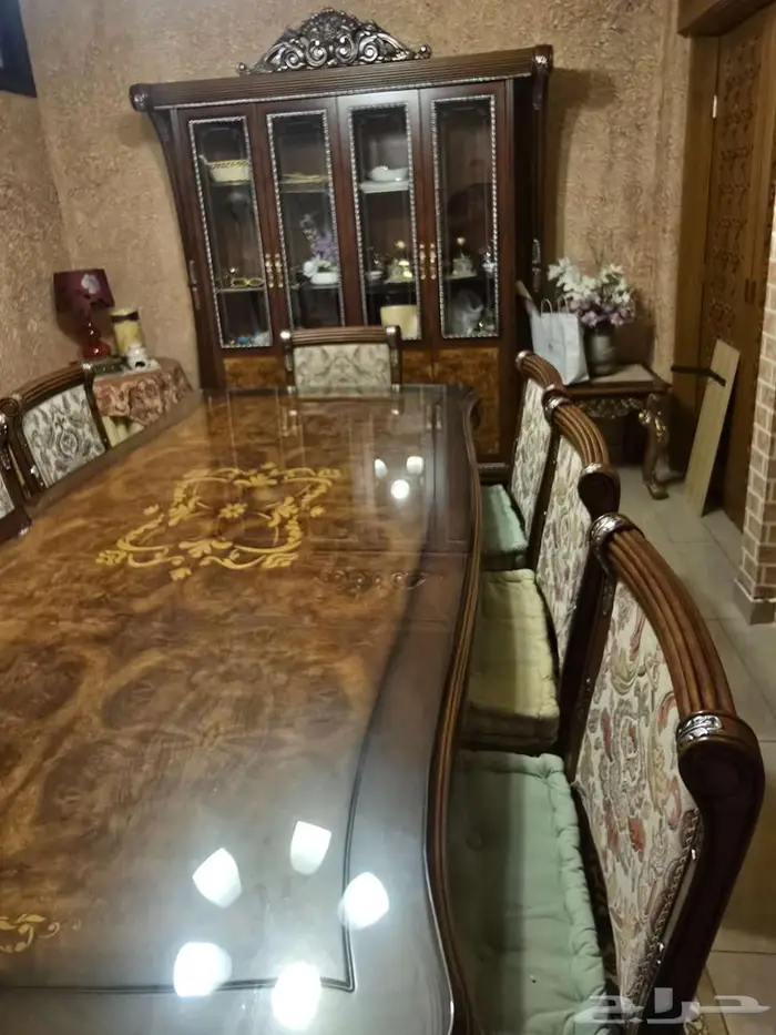 طاولة طعام مع دولابها فخمه وفاخره 4