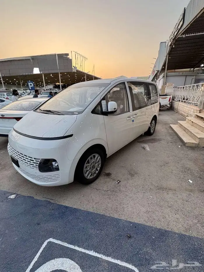 عرررض هيونداي ستاريا 9 راكب 2025 بسعر مميز 0