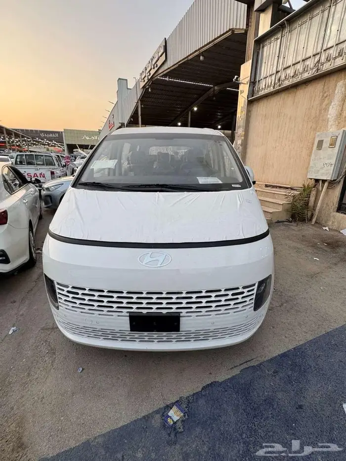عرررض هيونداي ستاريا 9 راكب 2025 بسعر مميز 1