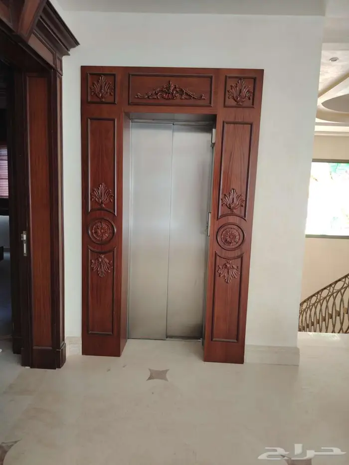 مصعدمستعمل للبيع استعمال نظيف جدا 1