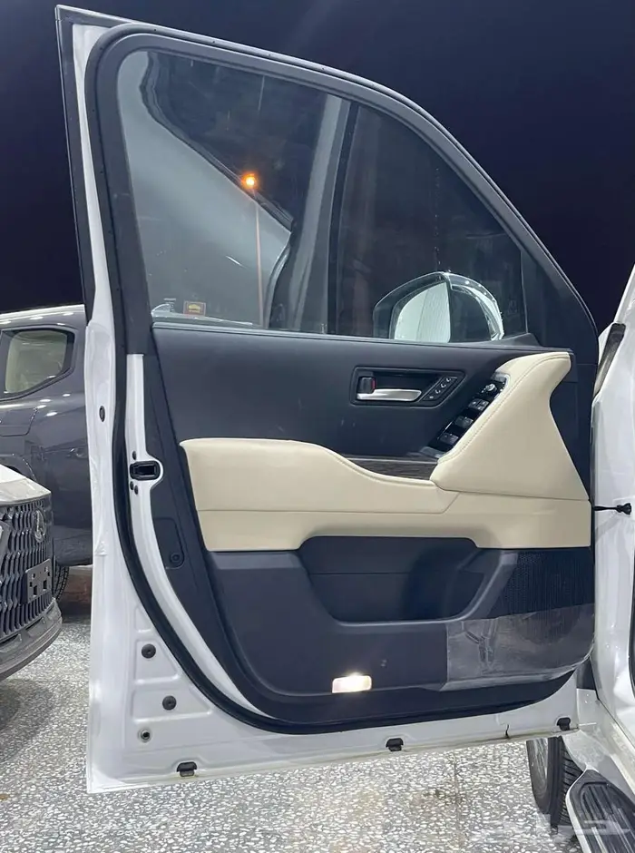 تويوتا لاندكروزر VXR 2024 11