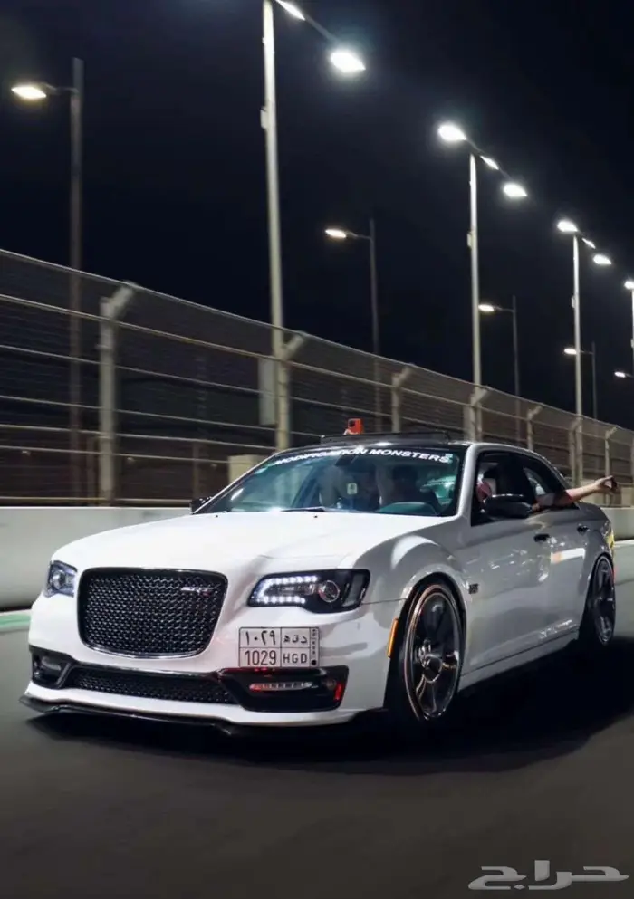 للبيع كرايسلر 2015 .5.7 بدي كت SRT 7