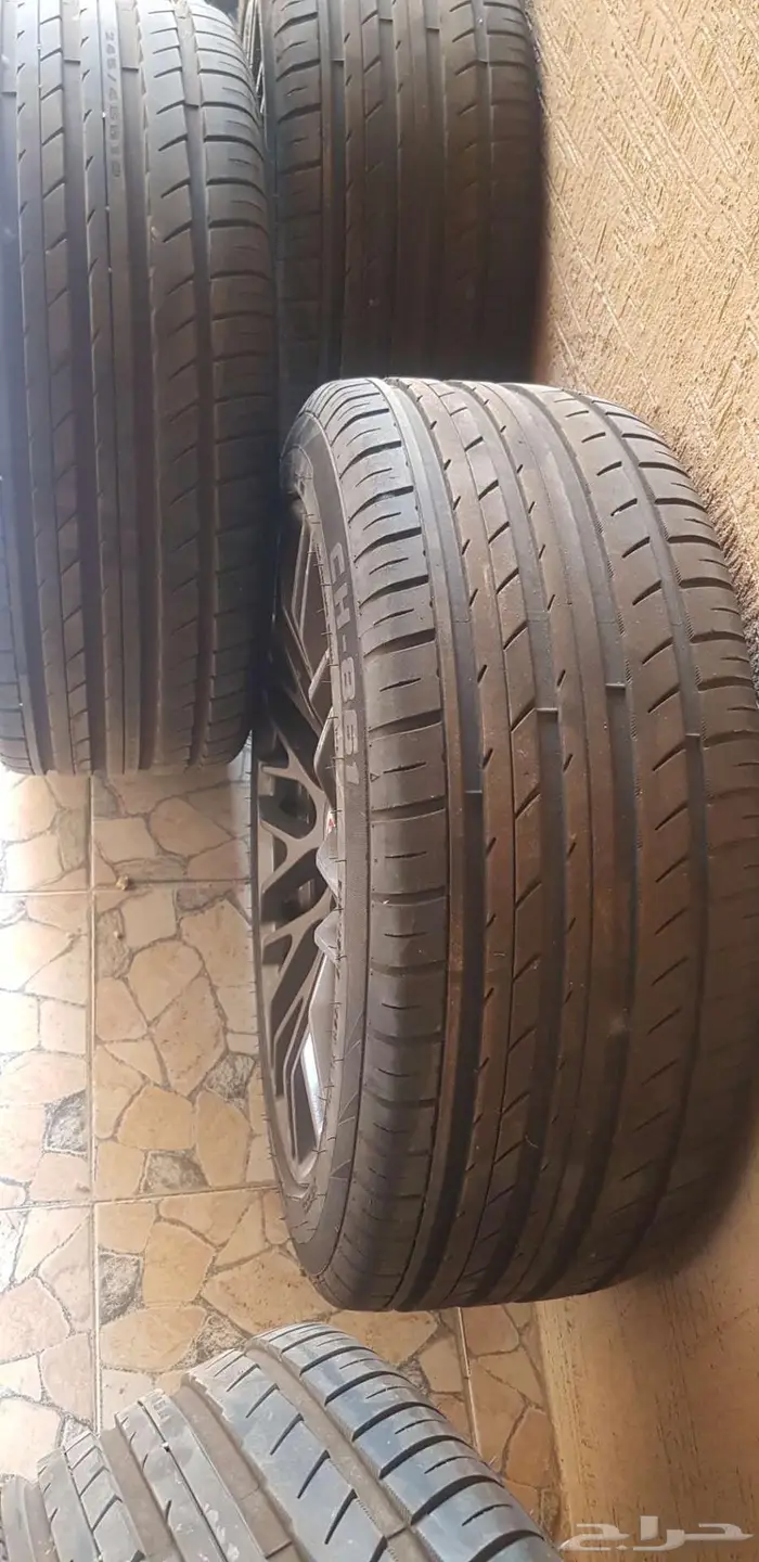 للبيع كفرات مع الجنوط مقاس 19 0
