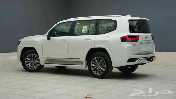 لاندكروزر GXR4 بنزين 2025 4