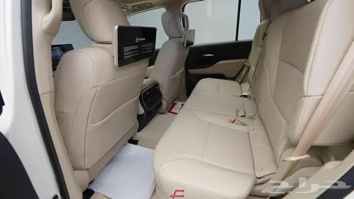 لاندكروزر GXR4 بنزين 2025 11