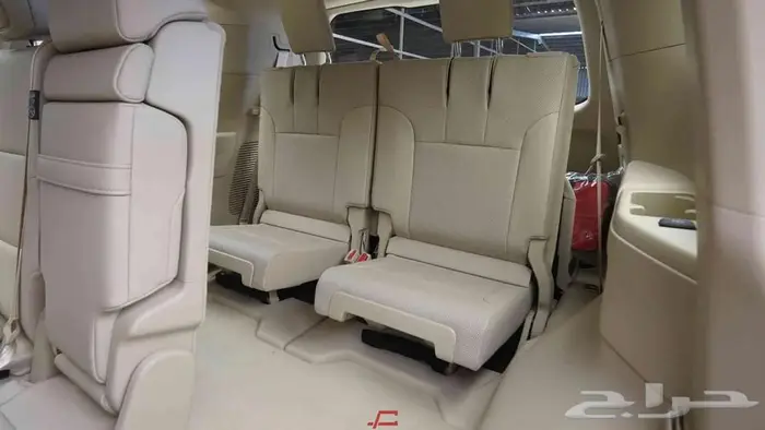 لاندكروزر GXR4 بنزين 2025 15