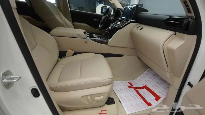 لاندكروزر GXR4 بنزين 2025 10