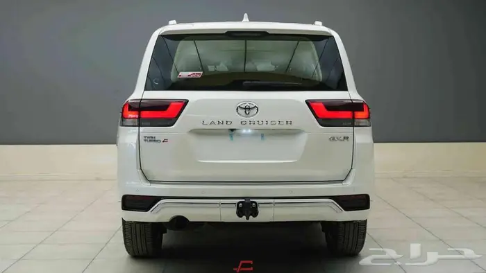 لاندكروزر GXR4 بنزين 2025 3