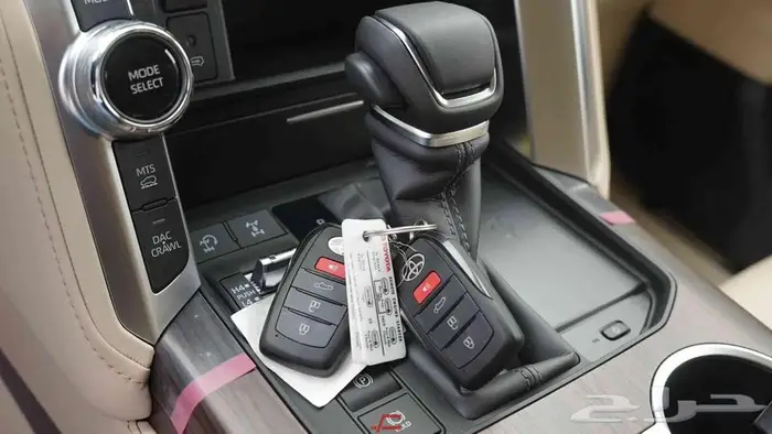 لاندكروزر GXR4 بنزين 2025 16