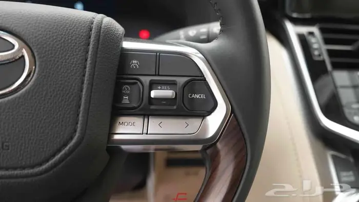 لاندكروزر GXR4 بنزين 2025 13
