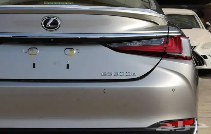 لكزس - ES300 Bh هايبرد - 2025 - نص فل - خليجي 20