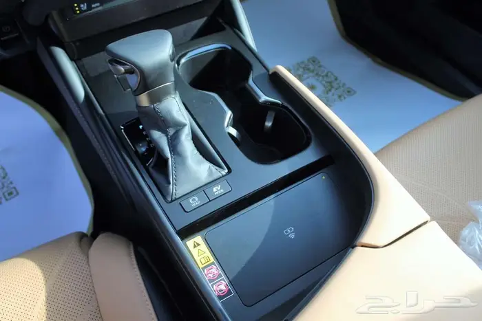 لكزس - ES300 Bh هايبرد - 2025 - نص فل - خليجي 17