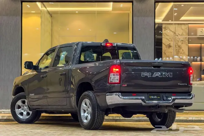 دودج رام BIGHORN 2022 رمادي سعودي 3