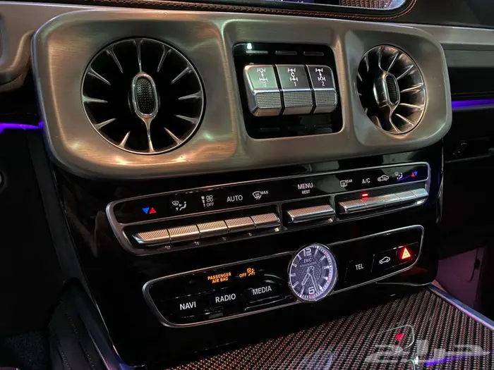 مرسيدس G63 موديل 2019 اسود ماشيه 150الف كم 34