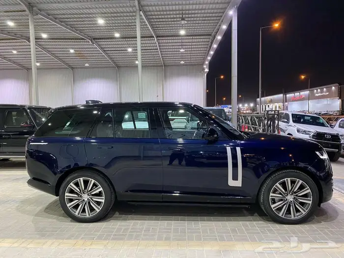 رينج روفر 2023 HSE ازرق غامق 8 سلندر خليجي ماشيه 95000كم 17