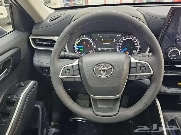 تويوتا هايلاندر بلاك اديشن GLE موديل 2025 9