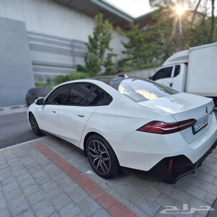 بي ام الفئة الخامسة 520 - BMW520 2025 3