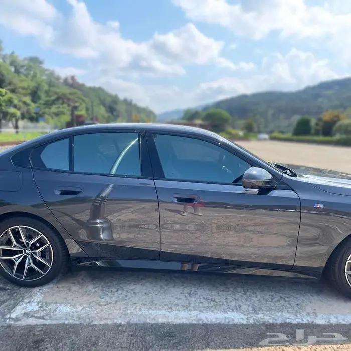 بي ام الفئة الخامسة 520 - BMW520 2025 ممشي 8100 2