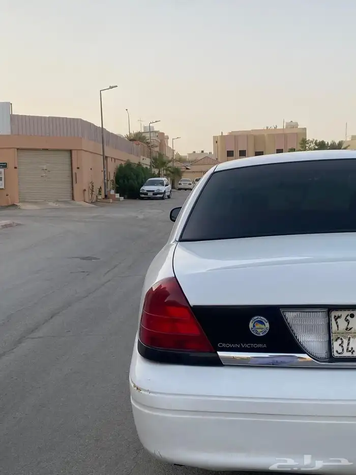 فورد فكتوريا بوليسي 2010 7