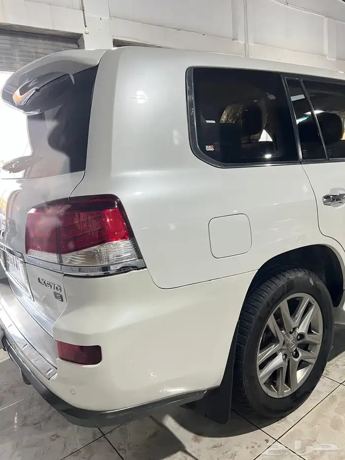 جيب لكزس LX570 موديل 2013 DD فل كامل نظيف 3