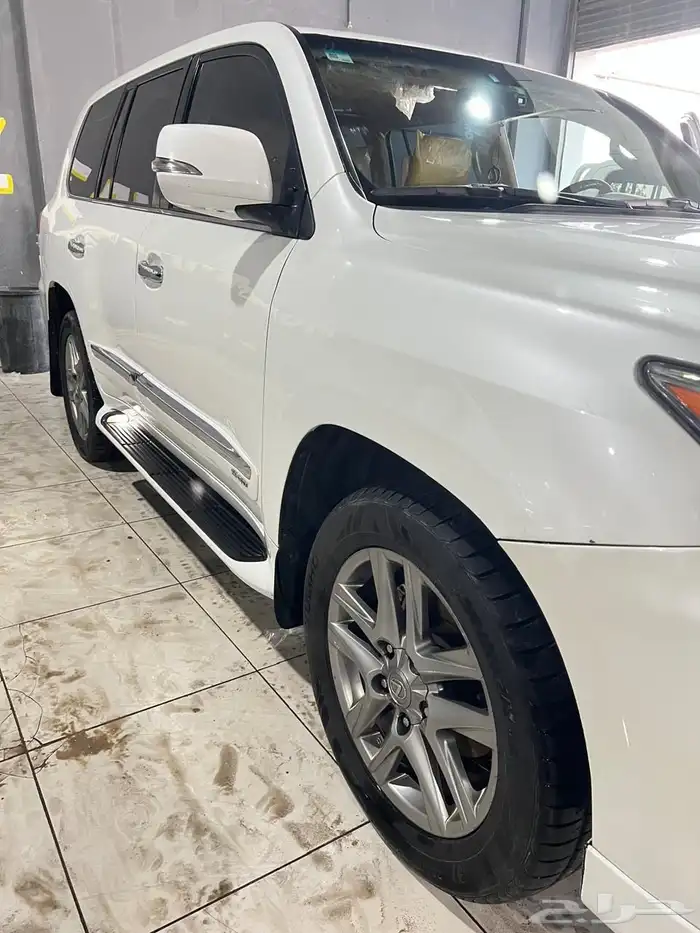 جيب لكزس LX570 موديل 2013 DD فل كامل نظيف 7