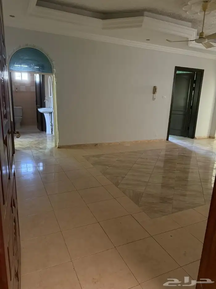 شقة للايجار بحي السامر 4 غرف 0