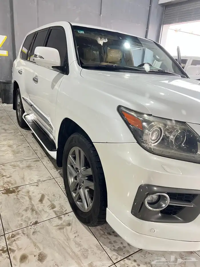 جيب لكزس LX570 موديل 2013 DD فل كامل نظيف 6